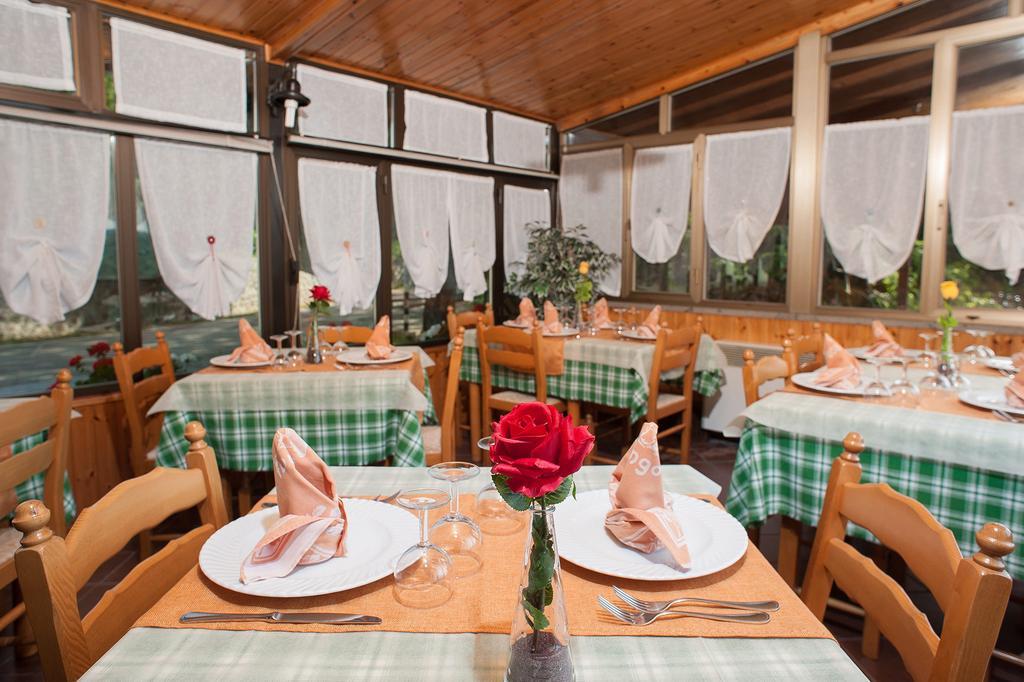 Albergo Ristorante Il Fungo Санта Фиора Екстериор снимка